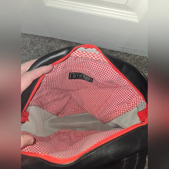 Atenti Red and Black Purse, Zippered Closure Tote Bag, Excellent Condition - Picture 9 of 13